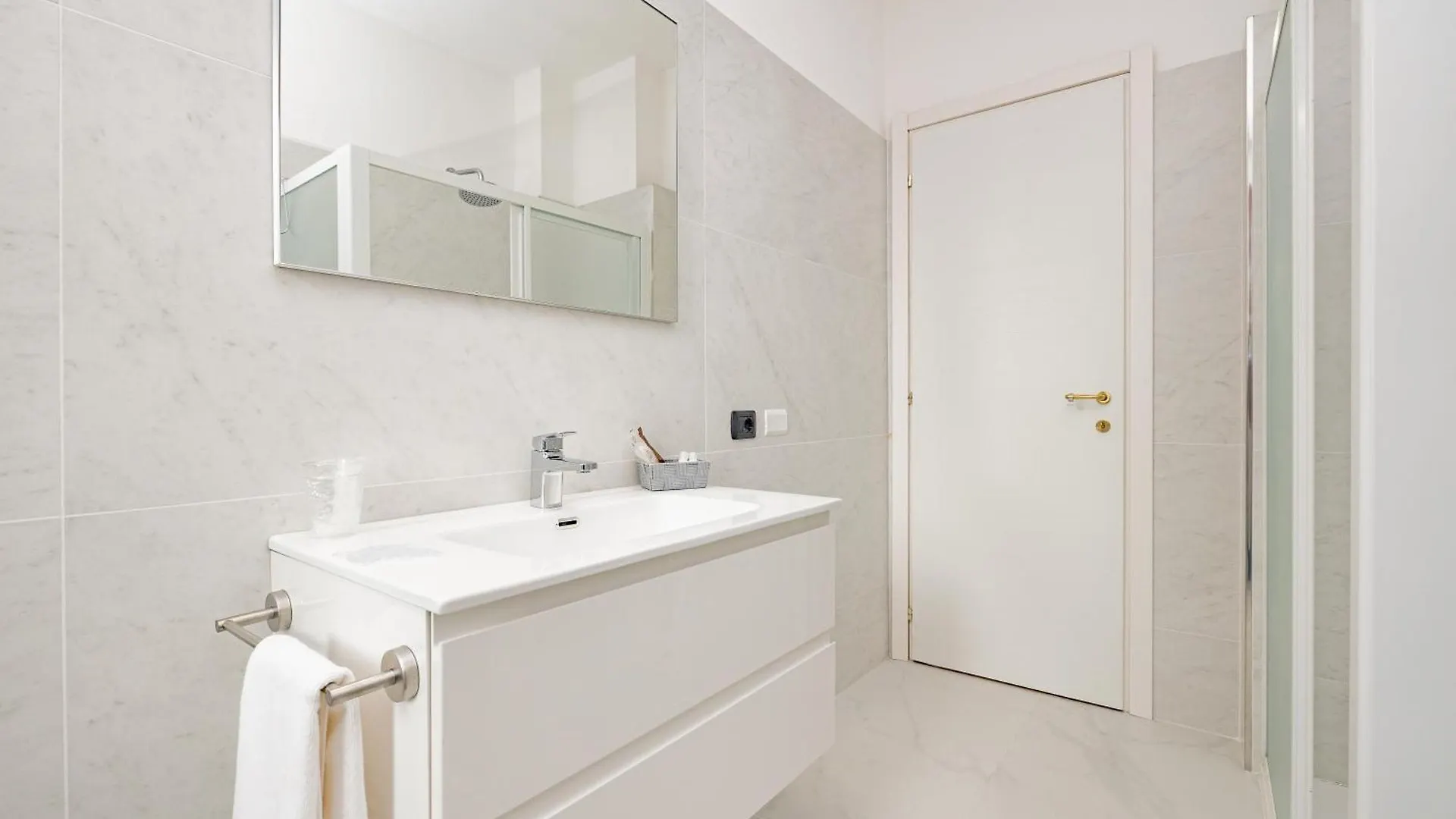 A5 Girasole - Rho Fiera Mpx - Three-Room Double Amenities Cesate 0*,  Italy